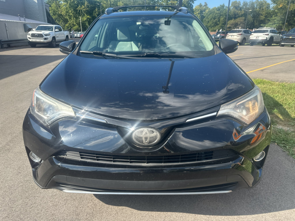 Used 2018 Toyota RAV4 XLE AWD/4WD image 2