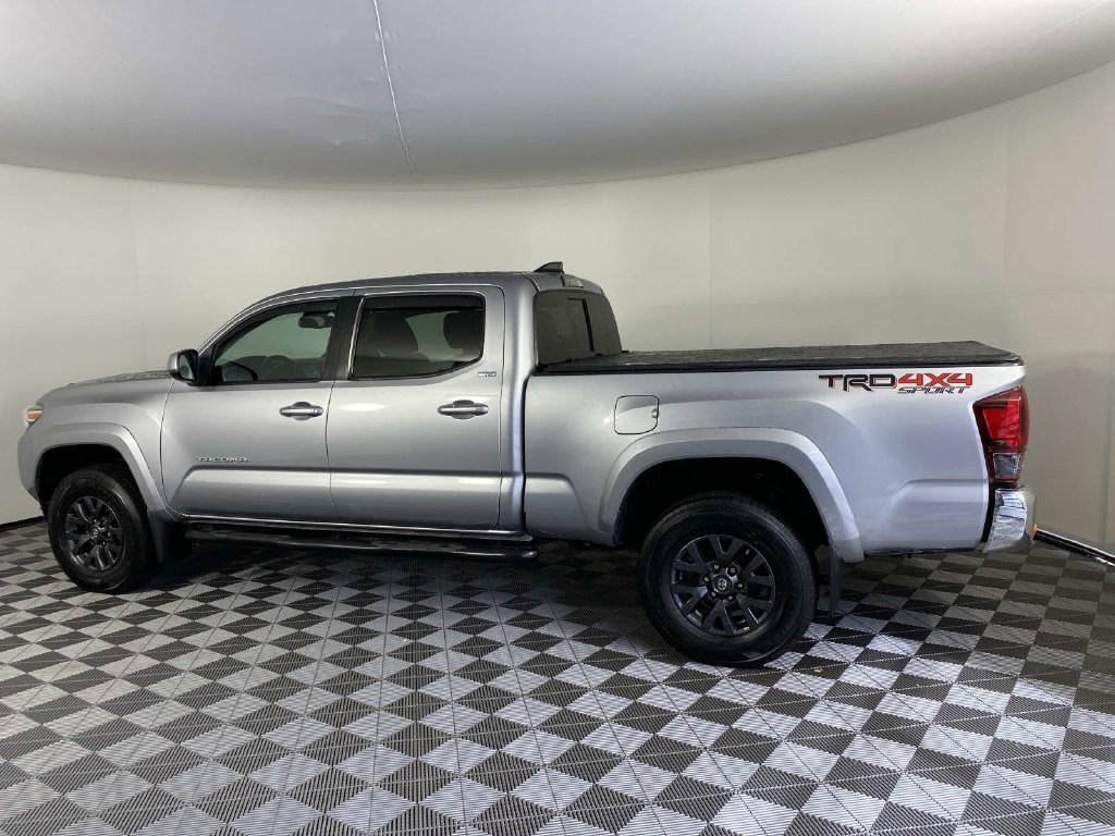 Used 2021 Toyota Tacoma SR5 AWD/4WD image 5