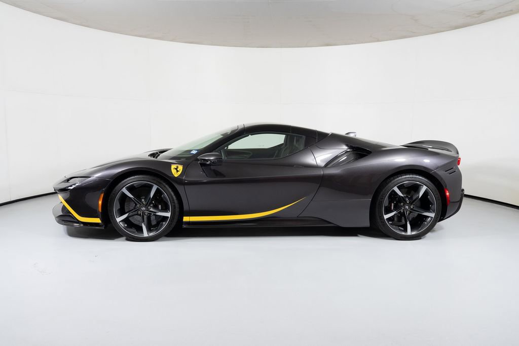 Used 2022 Ferrari SF90 Spider image 12