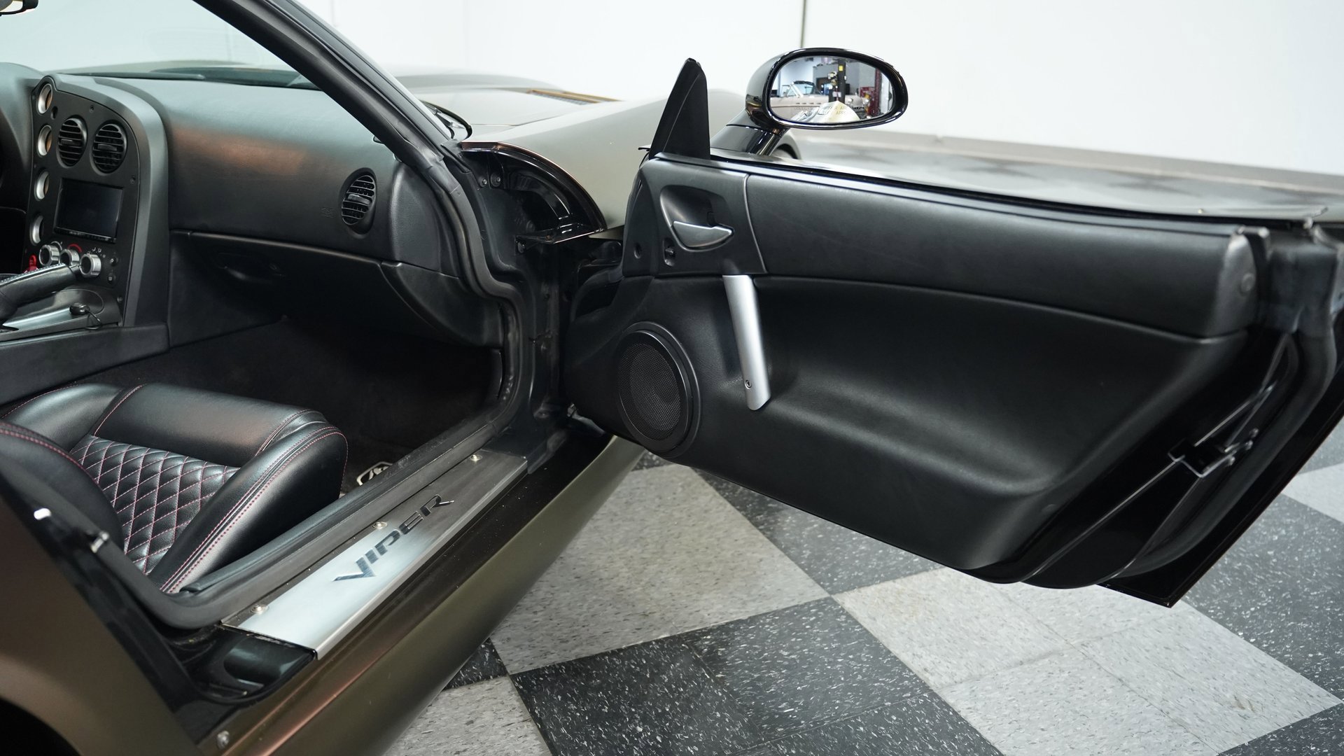 Used 2006 Dodge Viper SRT-10 image 38