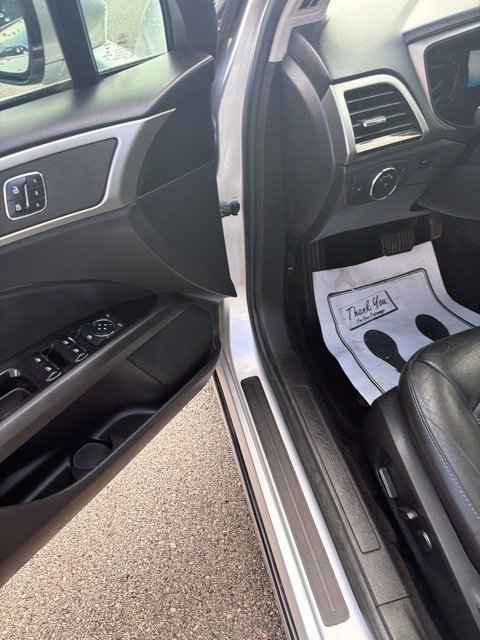 Used 2014 Ford Fusion SE w/ Equipment Group 202A FWD image 9