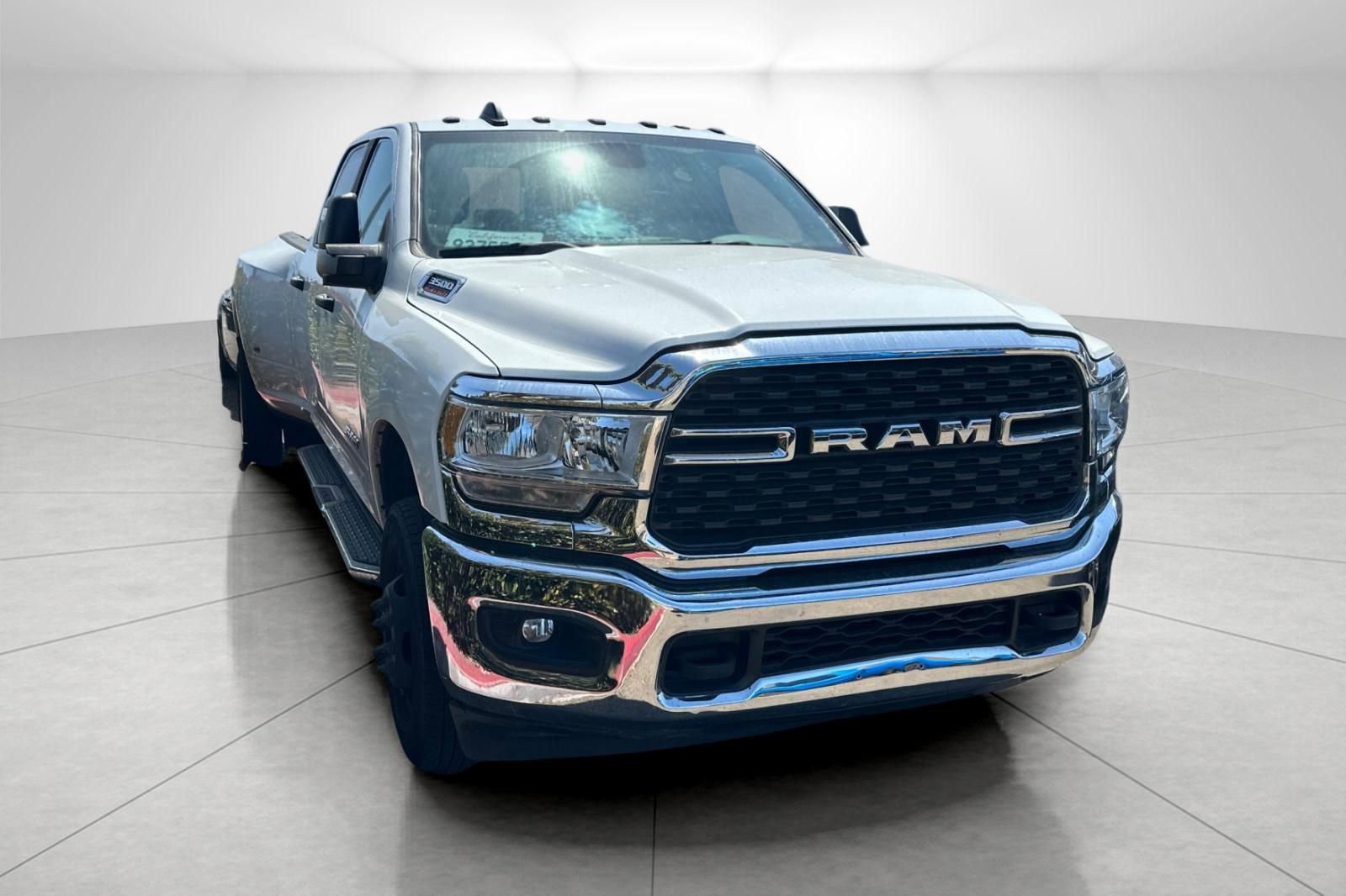 Used 2024 RAM 3500 Big Horn AWD/4WD image 1