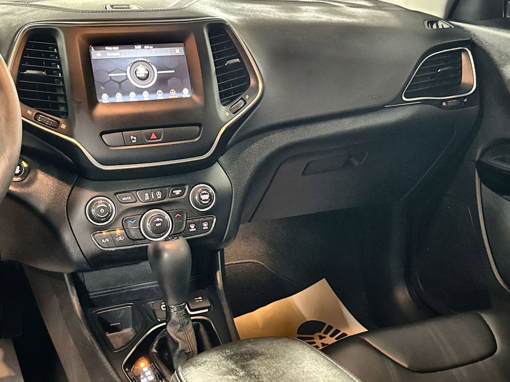 Used 2020 Jeep Cherokee Latitude Plus FWD image 26
