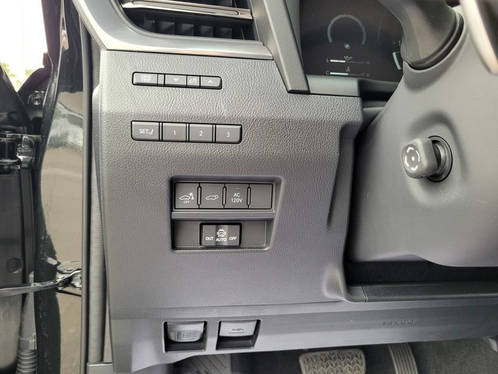 Used 2026 Lexus GX 550 w/ Accessory Package (31) AWD/4WD image 30