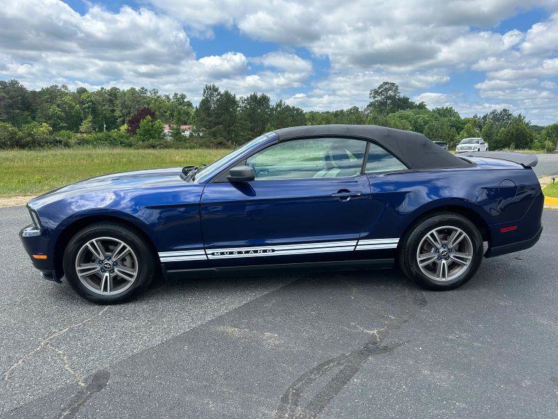 Used 2010 Ford Mustang Premium RWD image 3