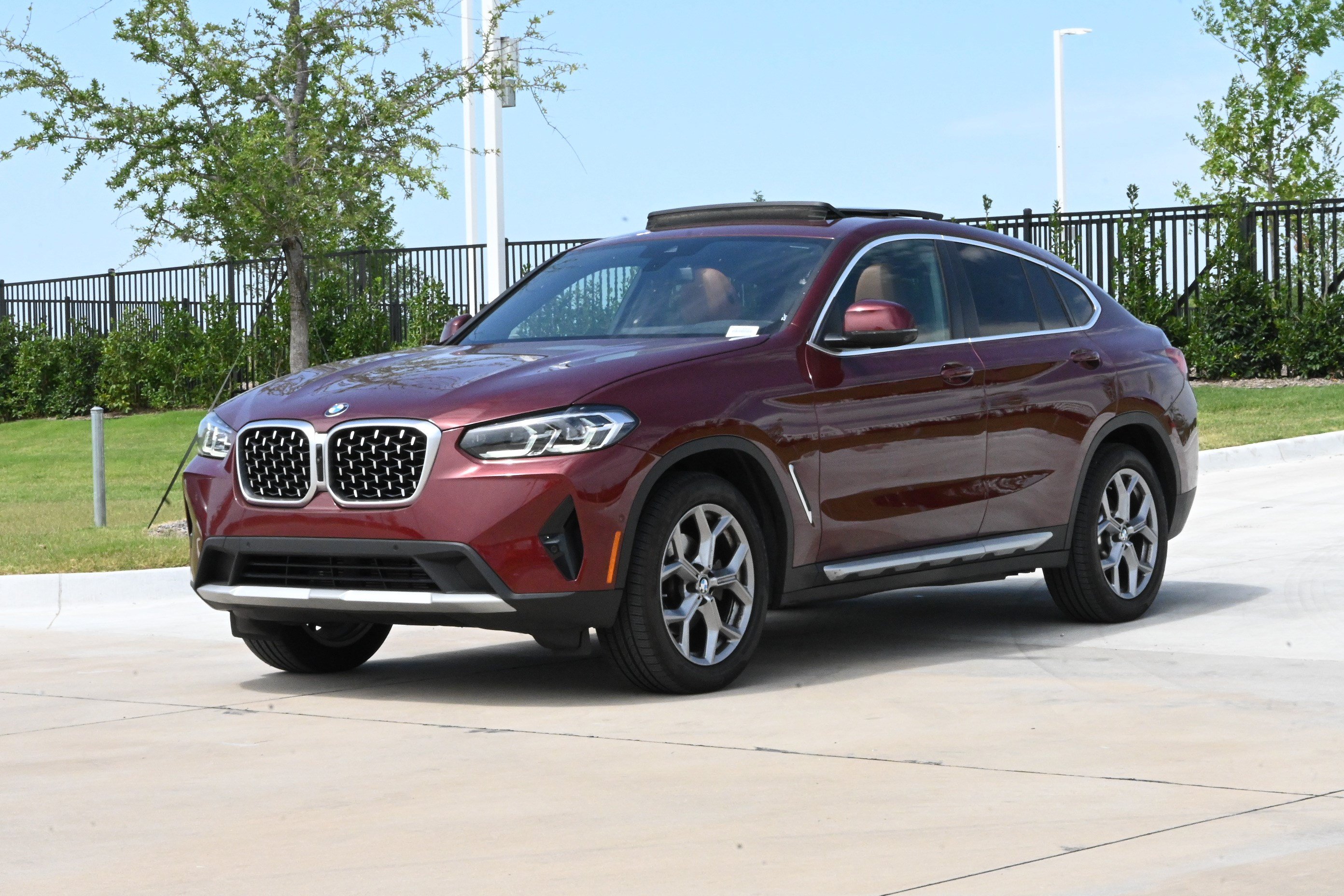 Certified 2025 BMW X4 xDrive30i AWD/4WD image 5