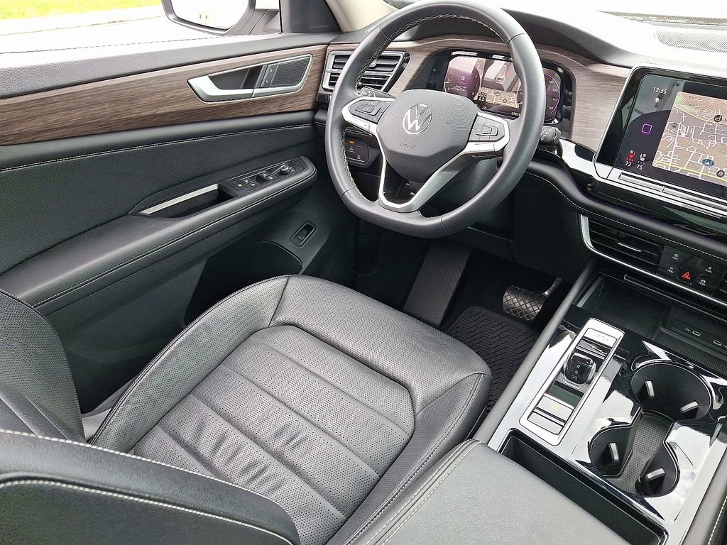 Used 2024 Volkswagen Atlas SEL AWD/4WD image 14