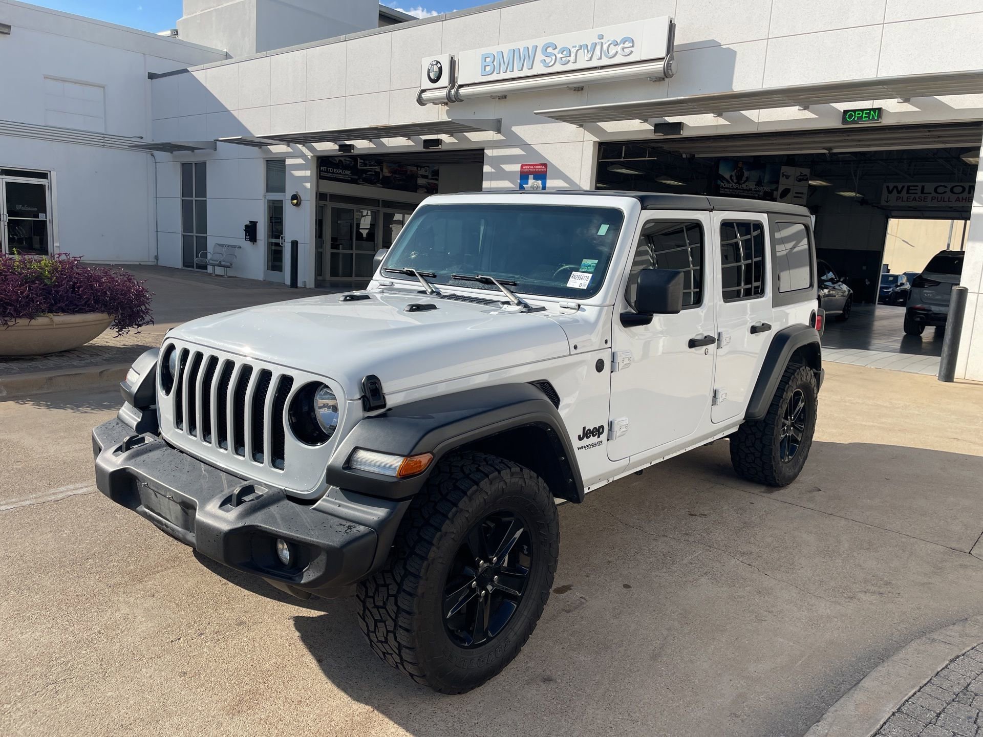 Used 2022 Jeep Wrangler Unlimited Sport image 1
