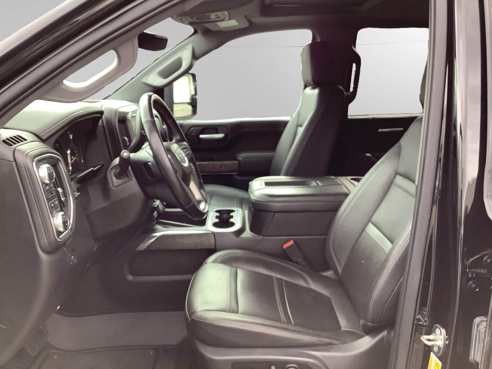 Used 2022 GMC Sierra 2500 Denali w/ Denali Black Diamond Edition image 9