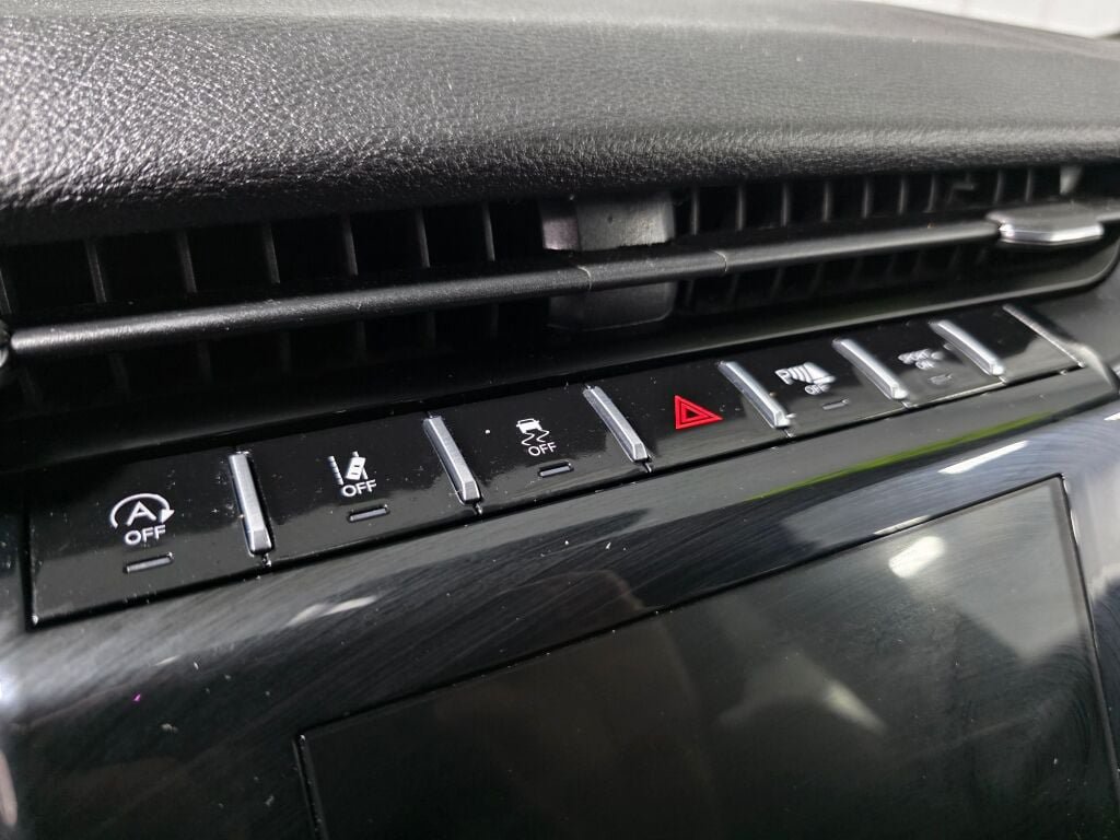 Used 2024 Jeep Grand Cherokee L Laredo w/ Luxury Tech Group I AWD/4WD image 18