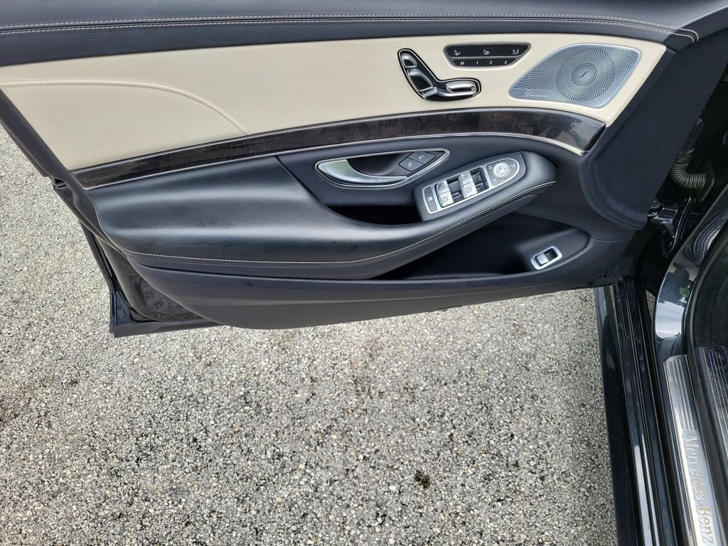 Used 2018 Mercedes-Benz S 560 Sedan image 26