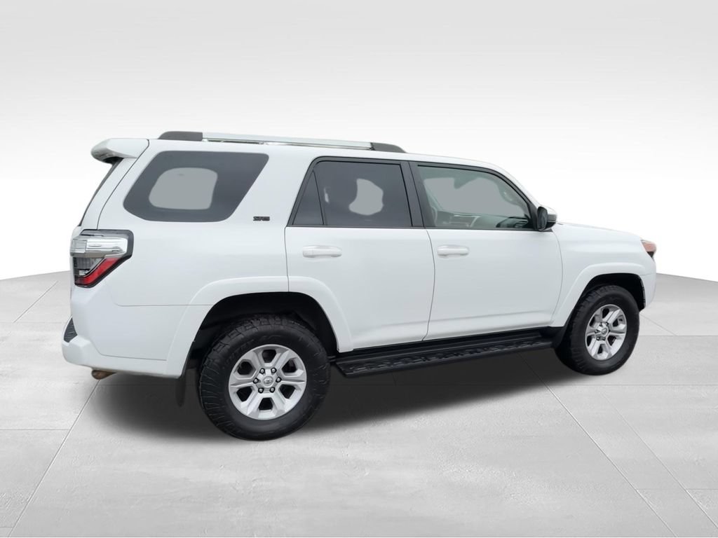 Used 2019 Toyota 4Runner SR5 AWD/4WD image 9