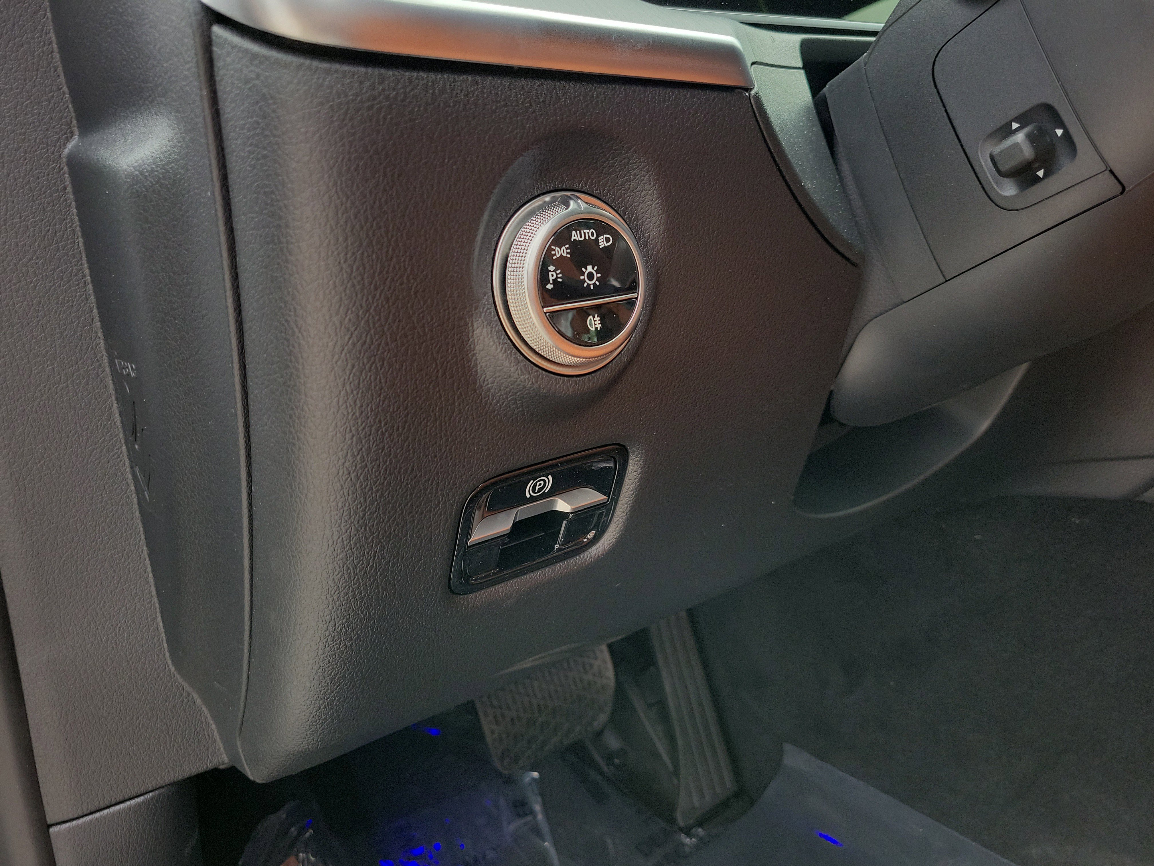 Certified 2025 Mercedes-Benz C 300 Sedan image 25