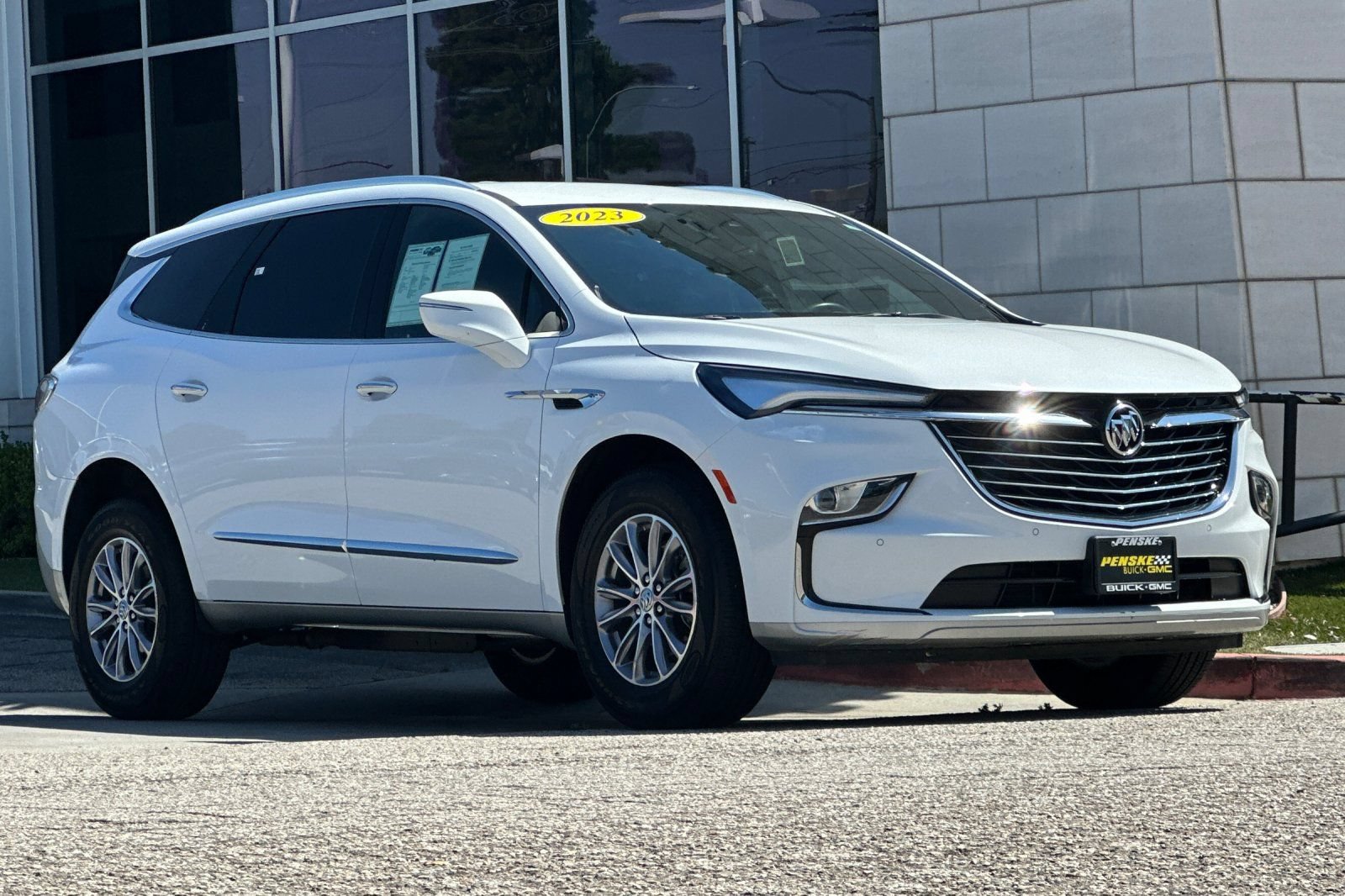 Used 2023 Buick Enclave Essence FWD image 2