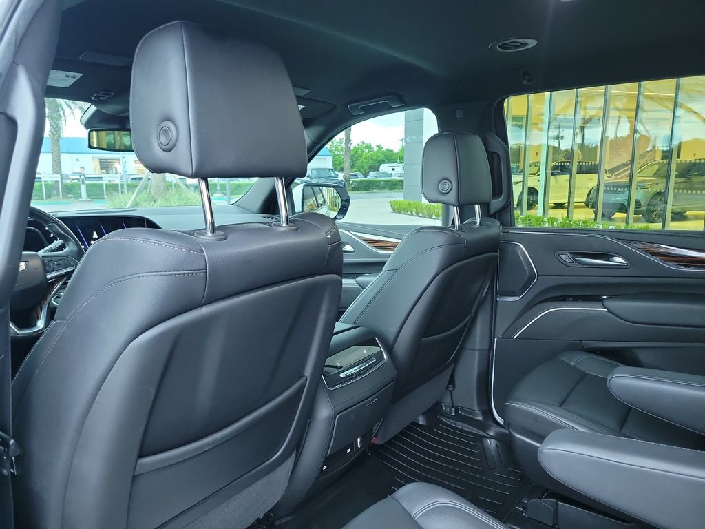 Used 2024 Cadillac Escalade Luxury RWD image 18