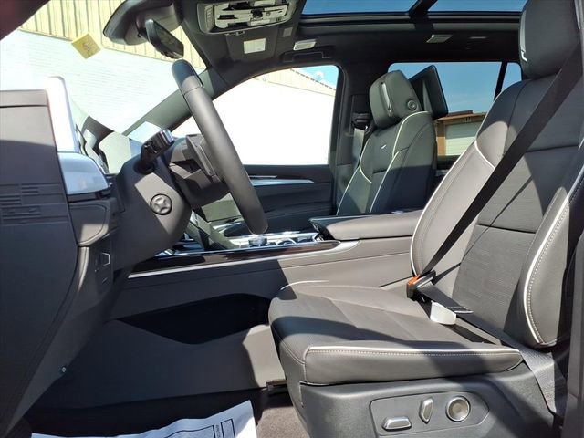 New 2026 Cadillac Escalade Luxury w/ Touring Package AWD/4WD image 11