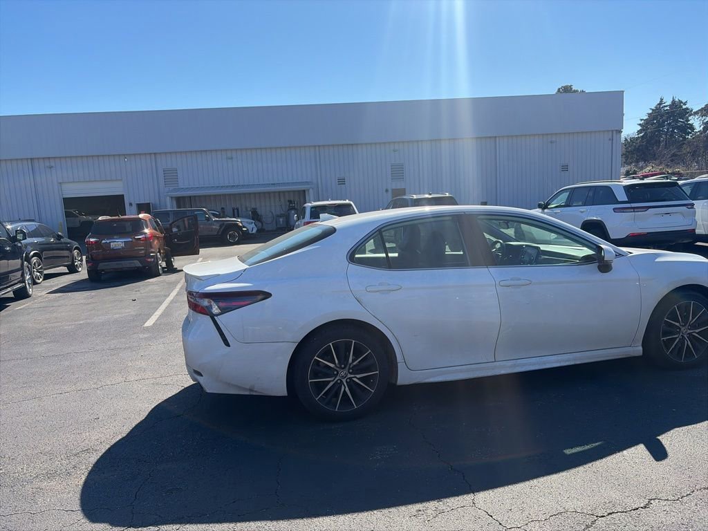 Used 2022 Toyota Camry SE image 8