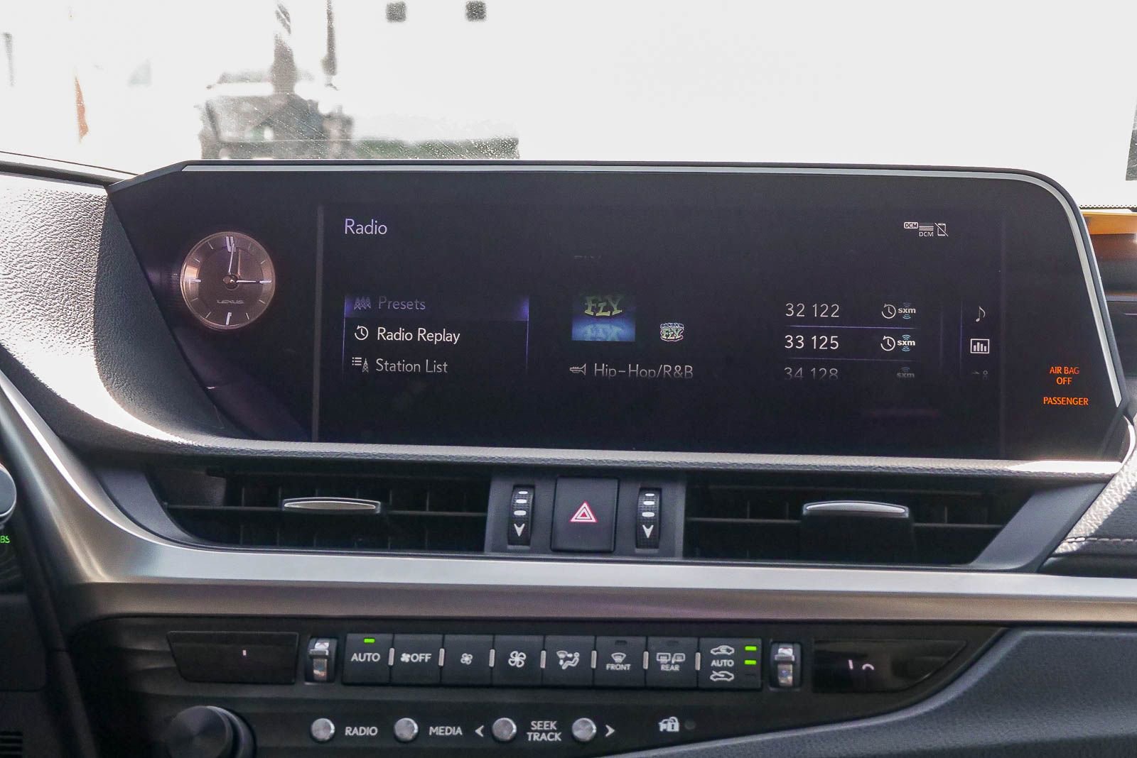 Used 2019 Lexus ES 300h w/ Accessory Package 2 image 13