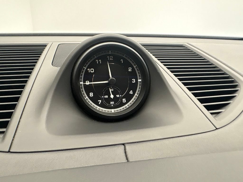 Certified 2023 Porsche Macan AWD/4WD image 41