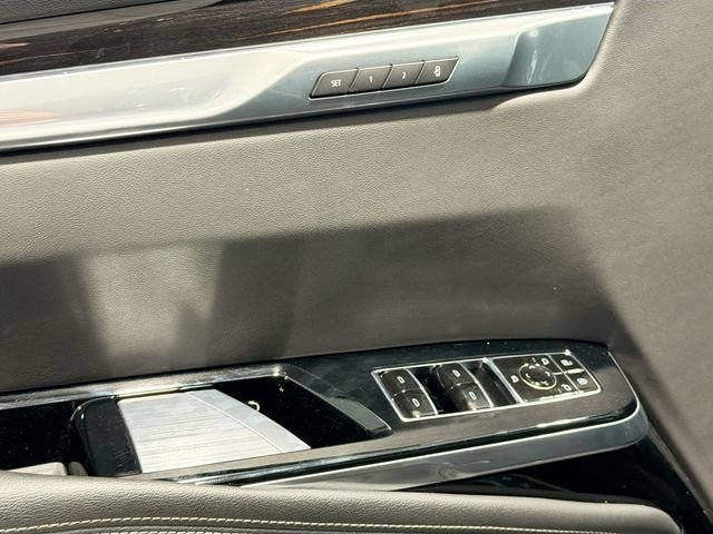 Used 2025 Cadillac Escalade ESV Premium Luxury image 17