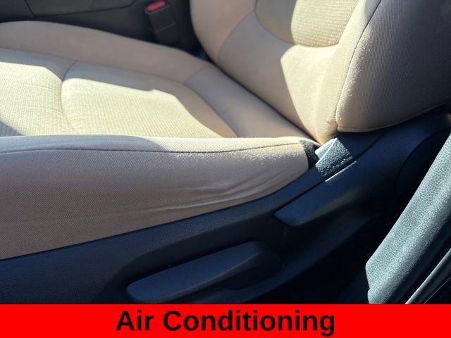 Used 2021 Toyota RAV4 LE image 17