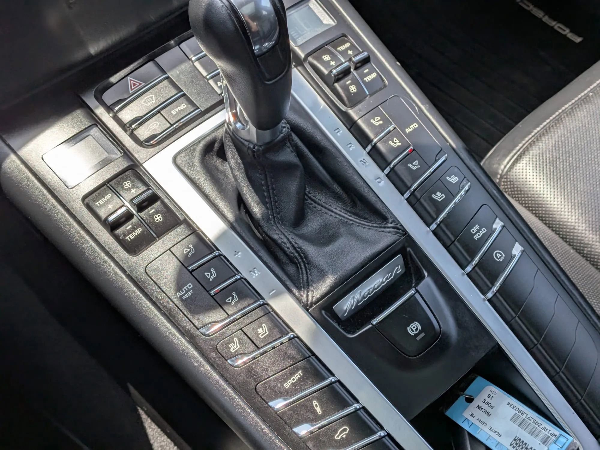 Used 2015 Porsche Macan Turbo AWD/4WD image 17