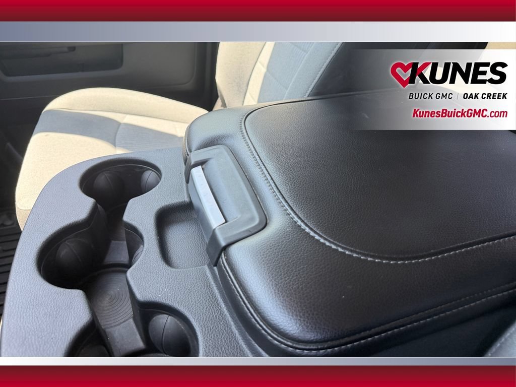 Used 2022 RAM 1500 Classic SLT AWD/4WD image 30