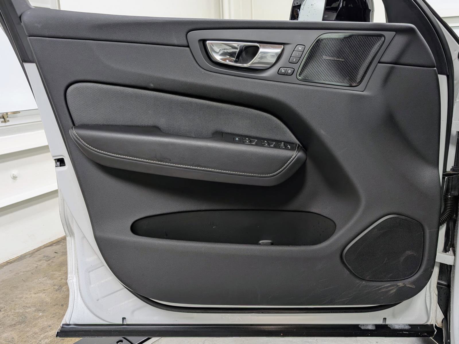 Used 2020 Volvo XC60 T8 R-Design w/ Protection Package Premier image 13