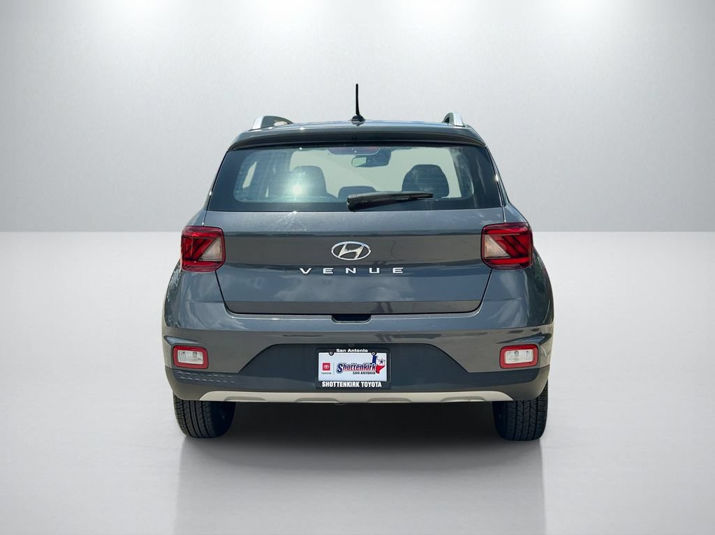 Used 2025 Hyundai Venue SEL FWD image 6