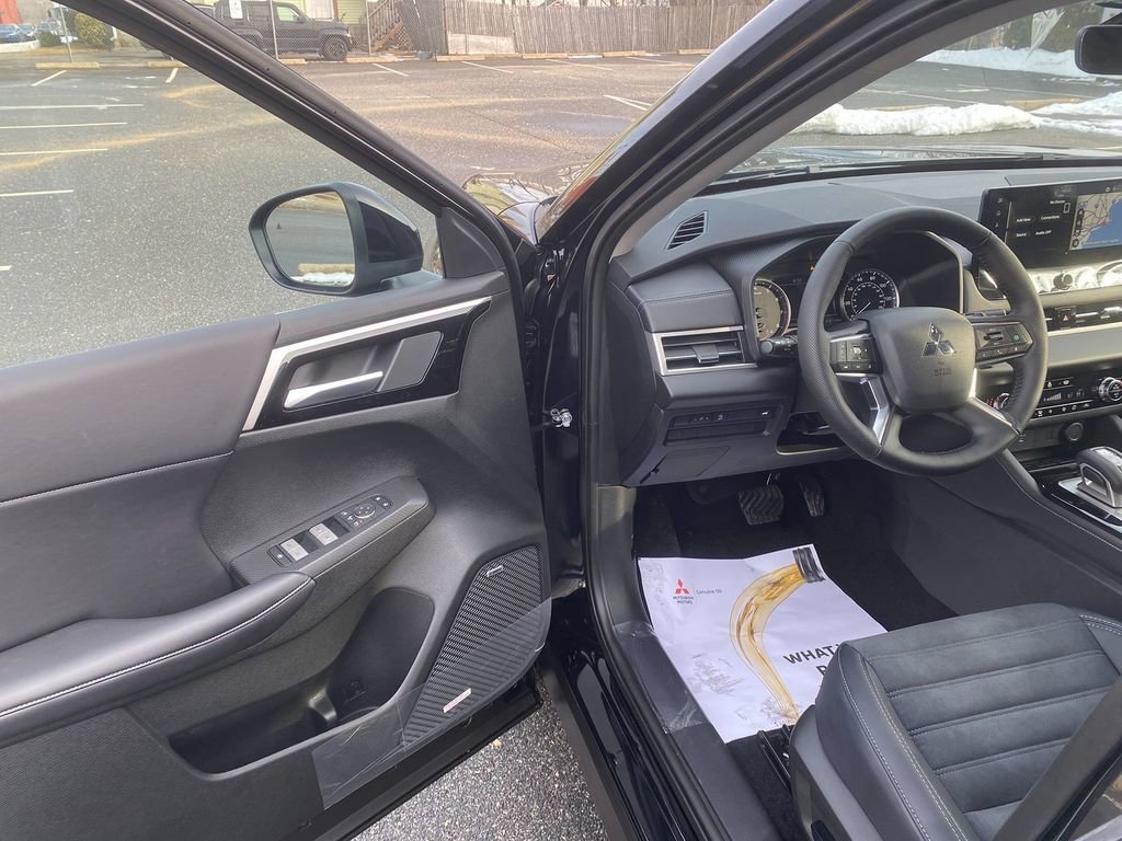 New 2026 Mitsubishi Outlander SE image 10