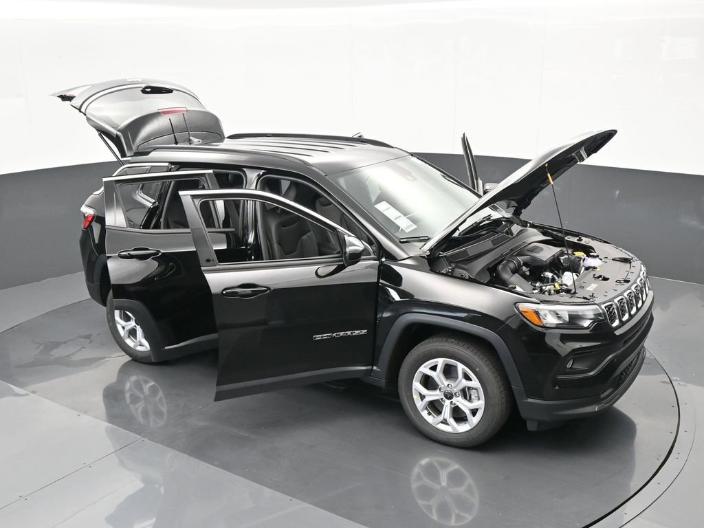 Used 2025 Jeep Compass Latitude image 61