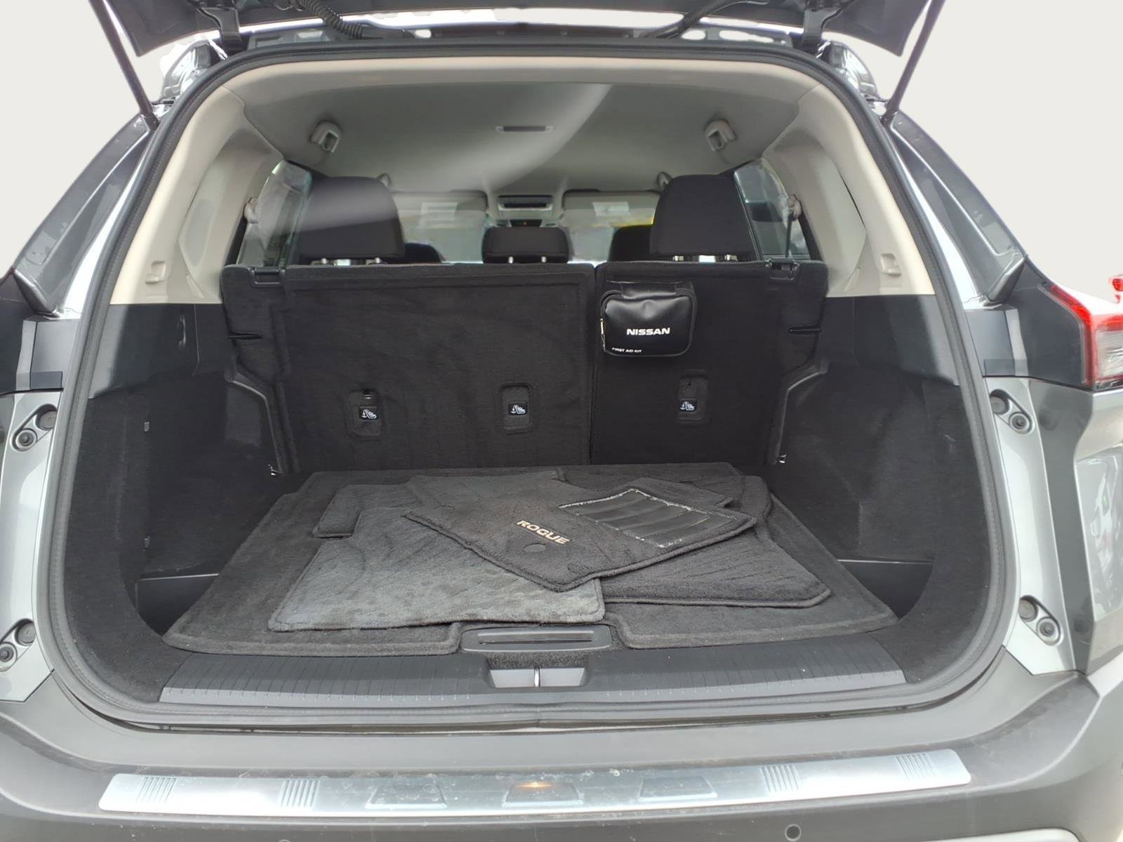 Used 2021 Nissan Rogue SV image 15