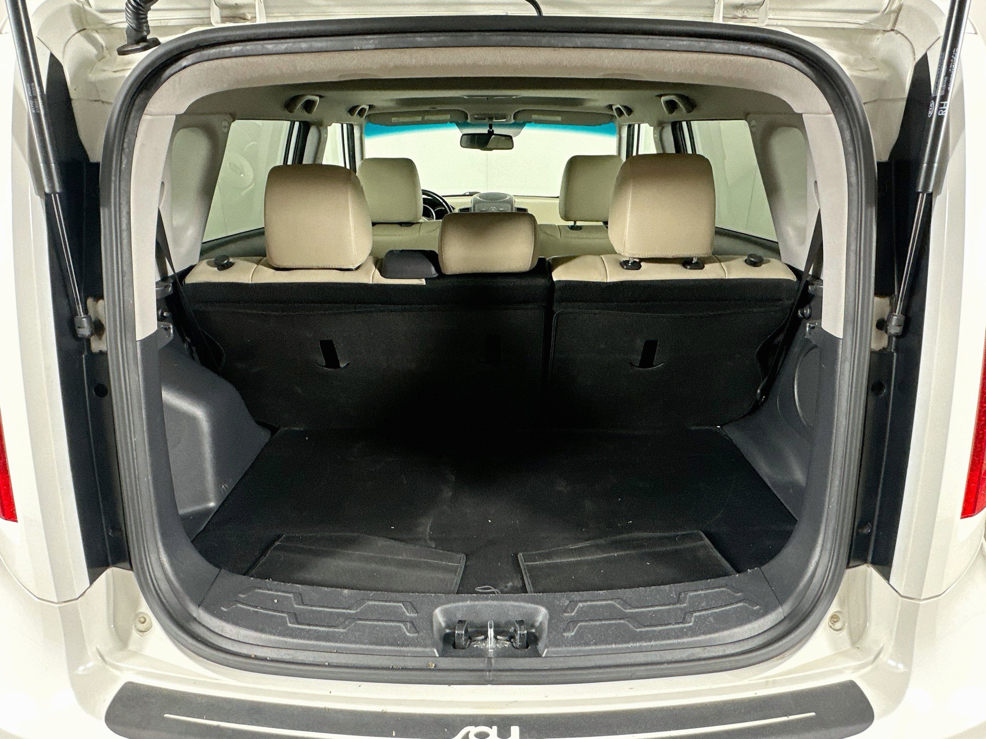 Used 2013 Kia Soul ! w/ Premium Pkg FWD image 30