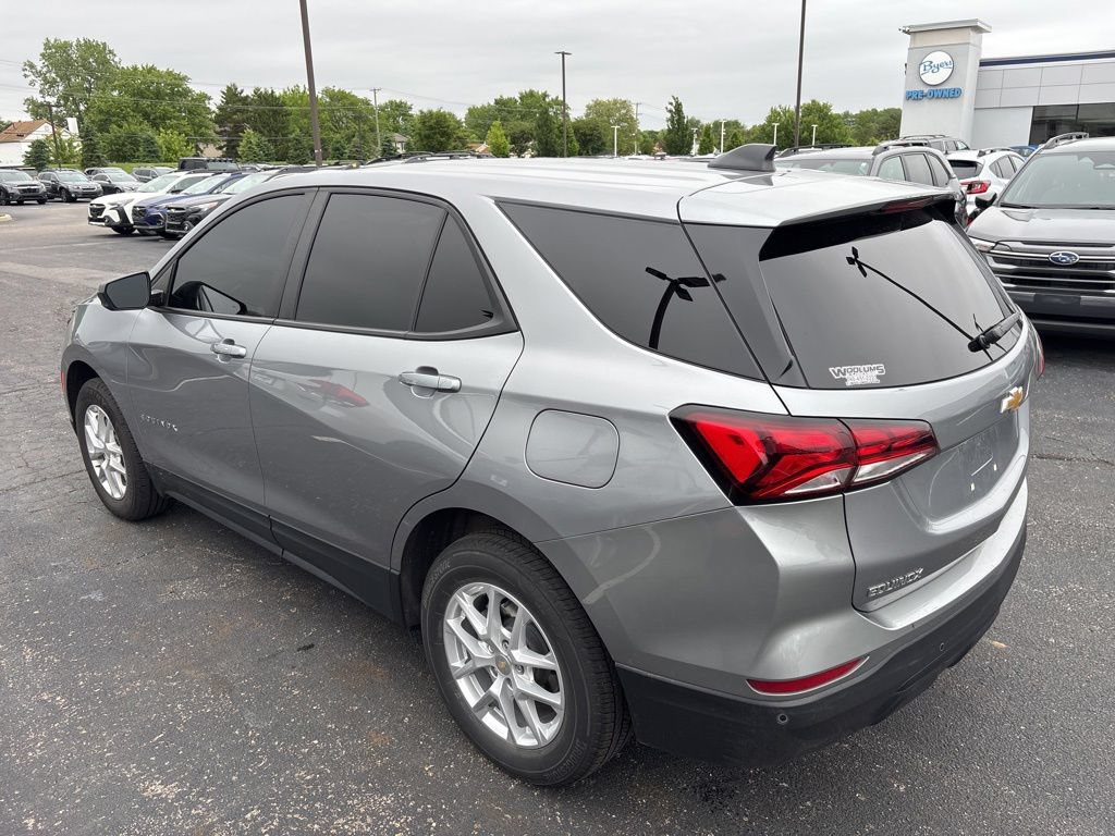 Used 2024 Chevrolet Equinox LS w/ LS Convenience Package AWD/4WD image 5