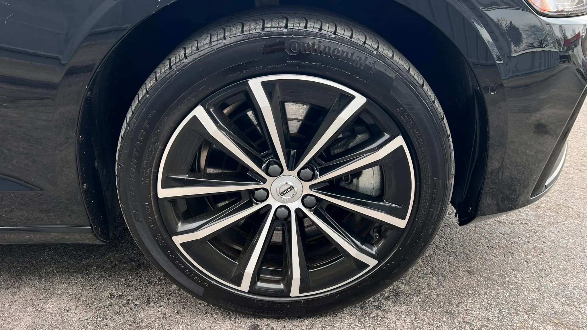 Used 2023 Volvo S60 T8 Plus image 13