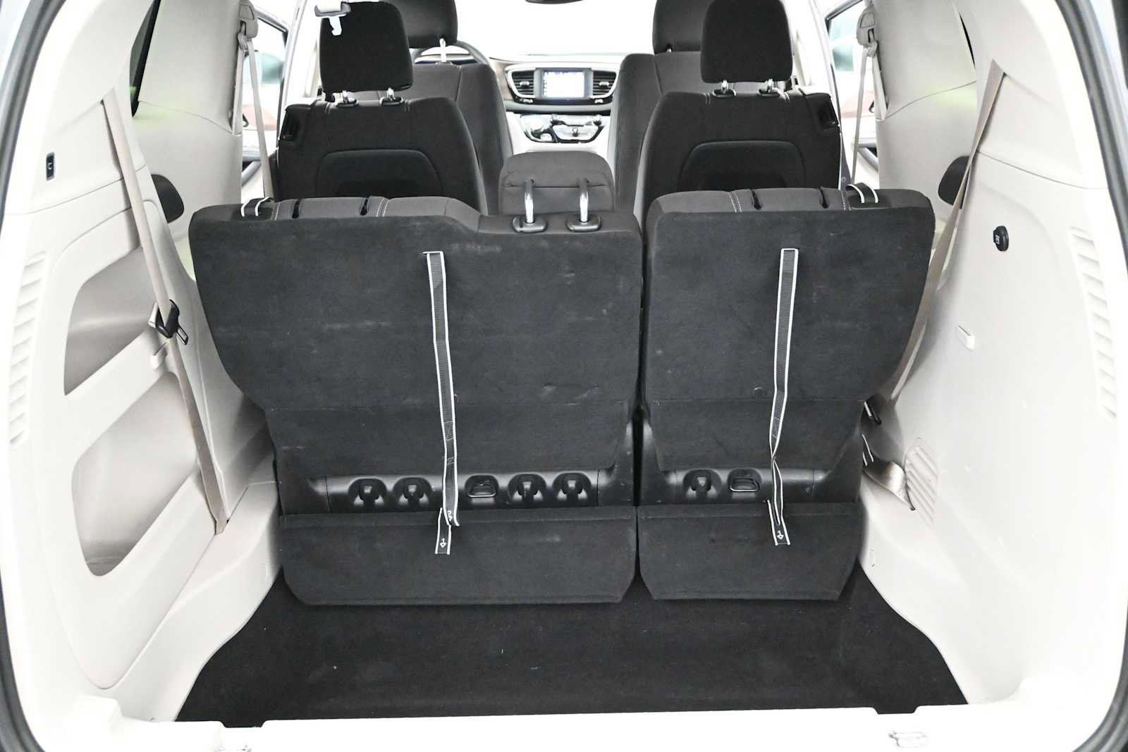Used 2024 Chrysler Voyager LX FWD image 14