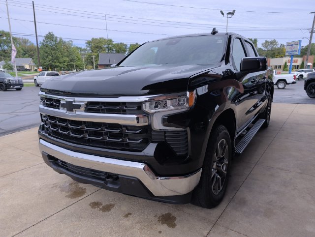 Used 2025 Chevrolet Silverado 1500 LT AWD/4WD image 4