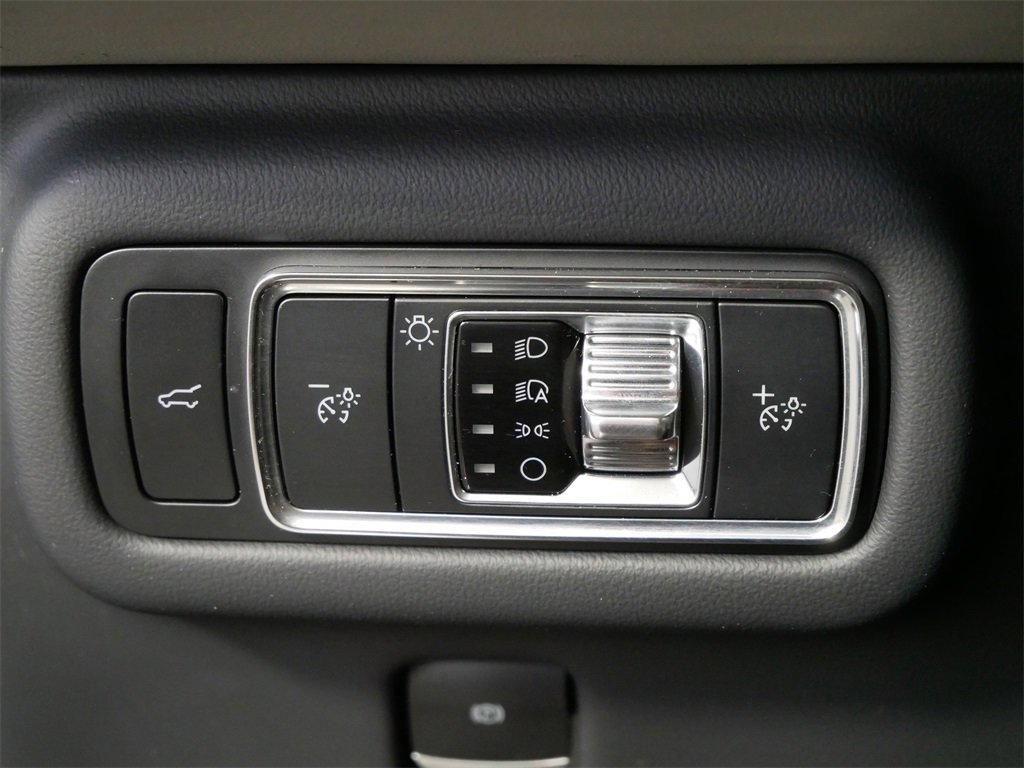 Certified 2024 Lincoln Nautilus Reserve w/ Equipment Group 202A image 20