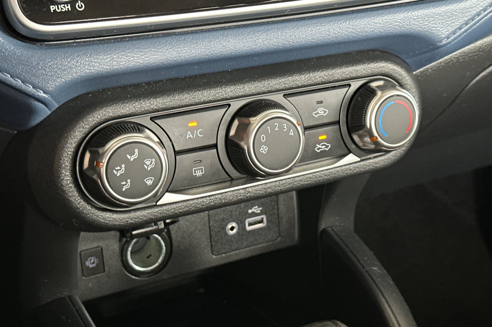 Used 2025 Nissan Versa SV FWD image 19