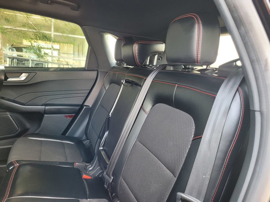 Used 2025 Ford Escape ST-Line FWD image 14