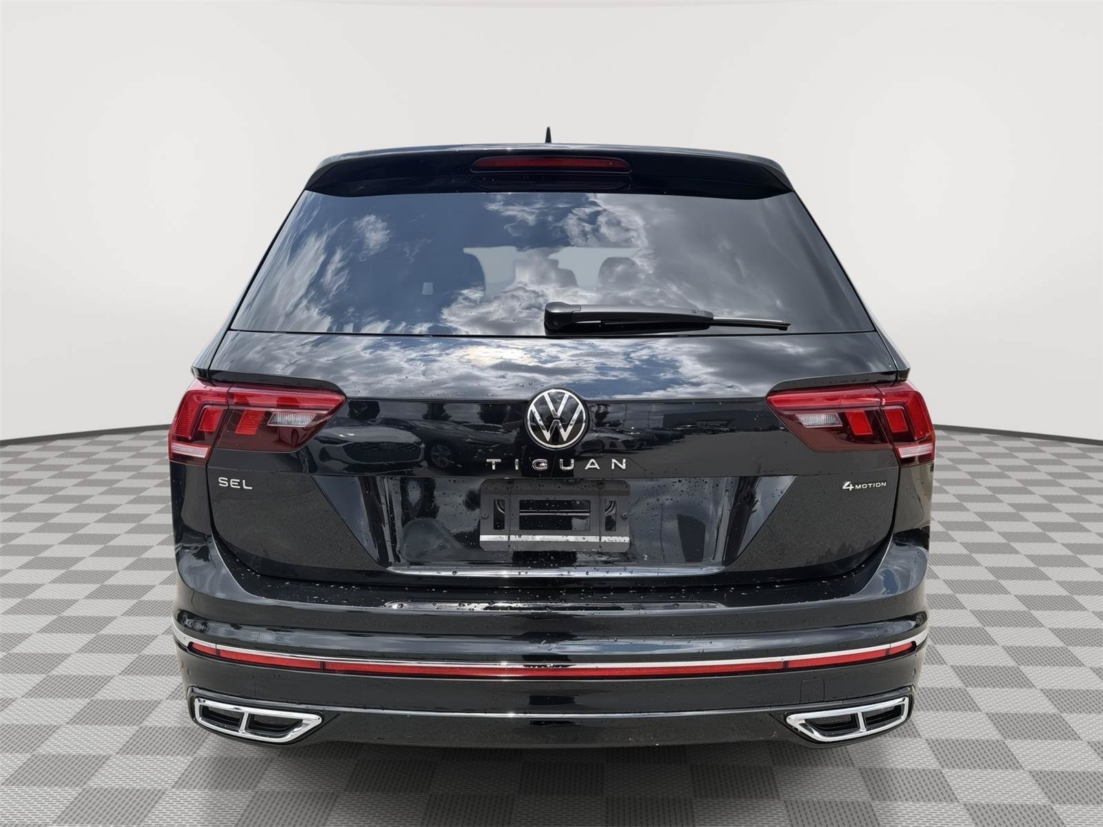 Used 2023 Volkswagen Tiguan SEL R-Line AWD/4WD image 4