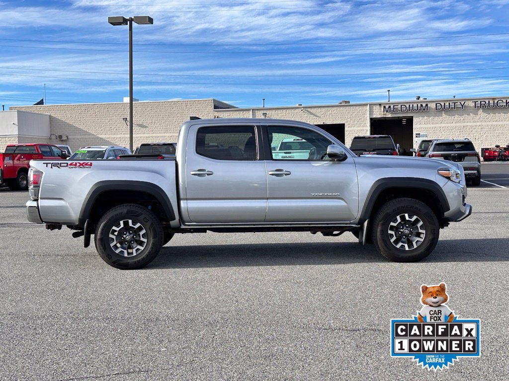 Used 2022 Toyota Tacoma TRD Off-Road AWD/4WD image 3