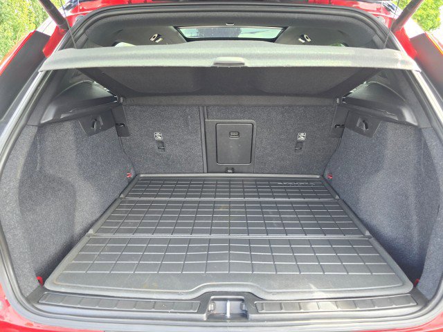 Used 2021 Volvo XC40 T5 R-Design image 16