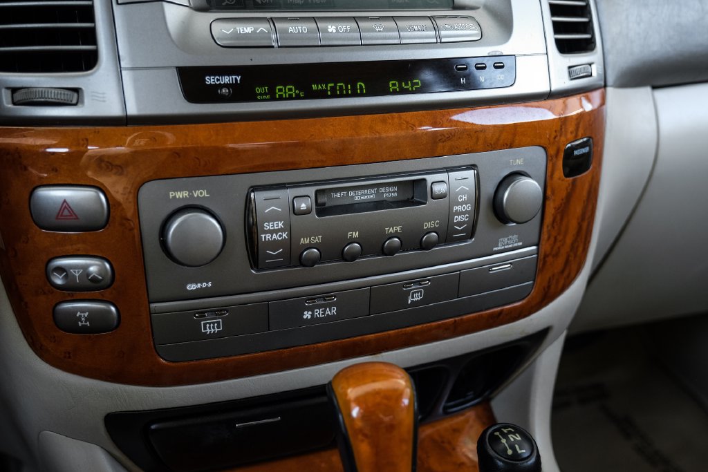 Used 2005 Lexus LX 470 4WD image 32