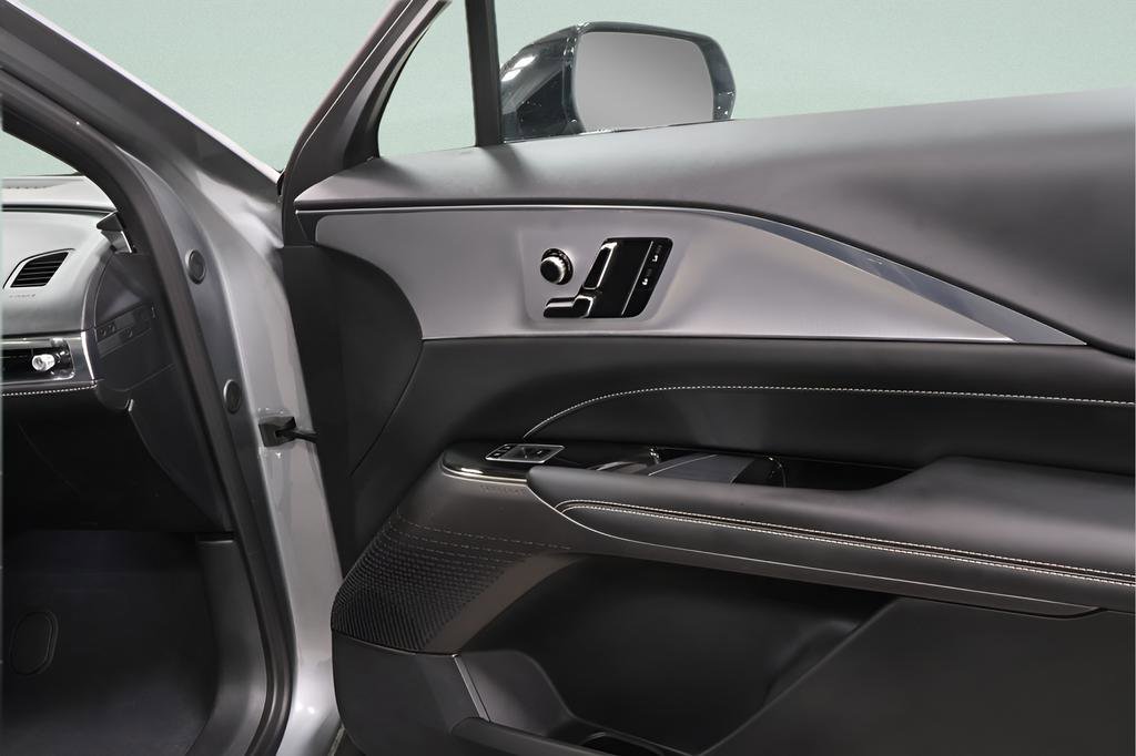 Used 2024 Cadillac Lyriq Tech image 30