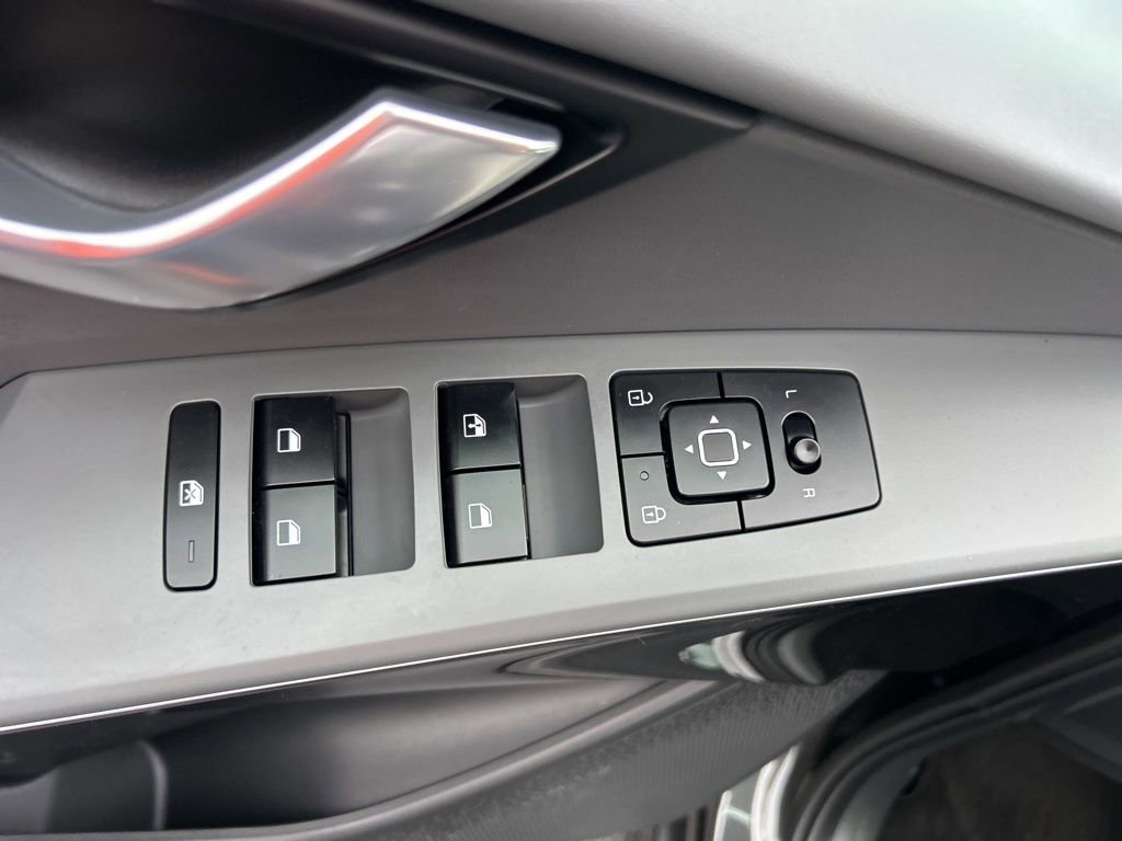 Used 2023 Kia Niro EX image 14