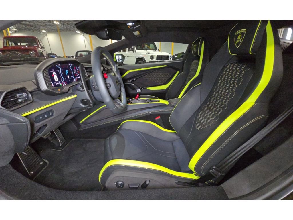 Used 2024 Lamborghini Revuelto image 3
