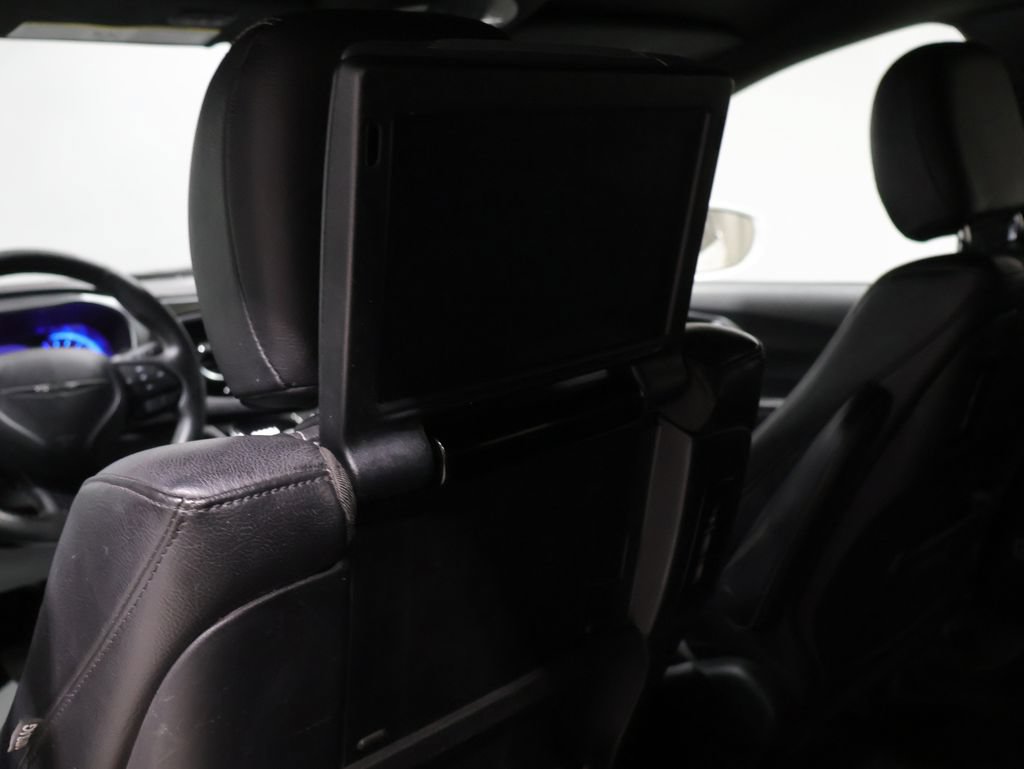 Used 2019 Chrysler Pacifica Touring-L Plus w/ S Appearance Package FWD image 19