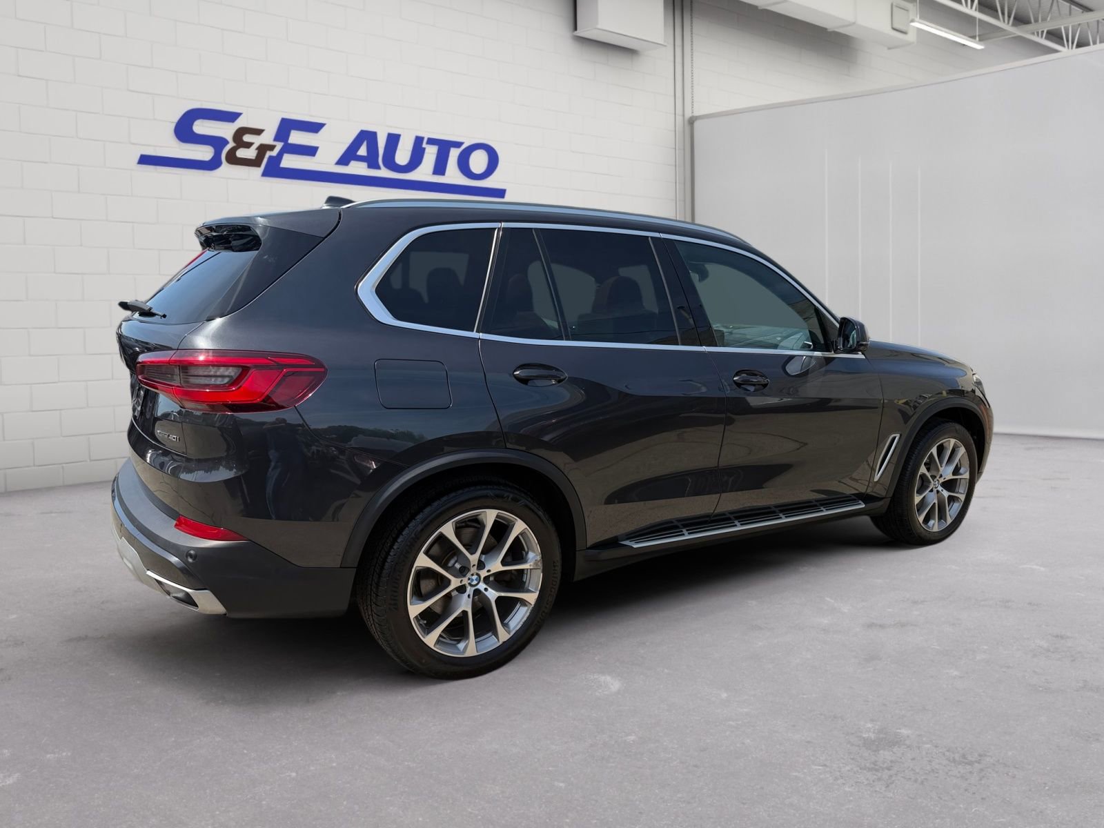 Used 2019 BMW X5 xDrive40i w/ Convenience Package AWD/4WD image 4