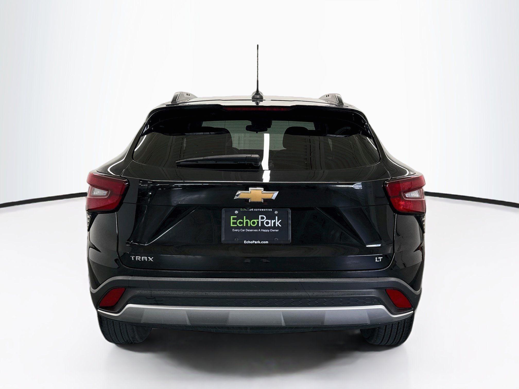 Used 2025 Chevrolet Trax LT FWD image 7